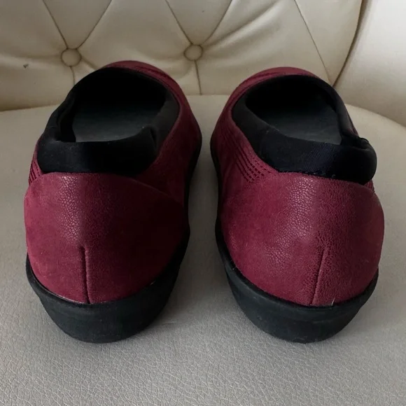 Clarks Women's Slip-On Flats in Burgundy - Picture 8 of 8